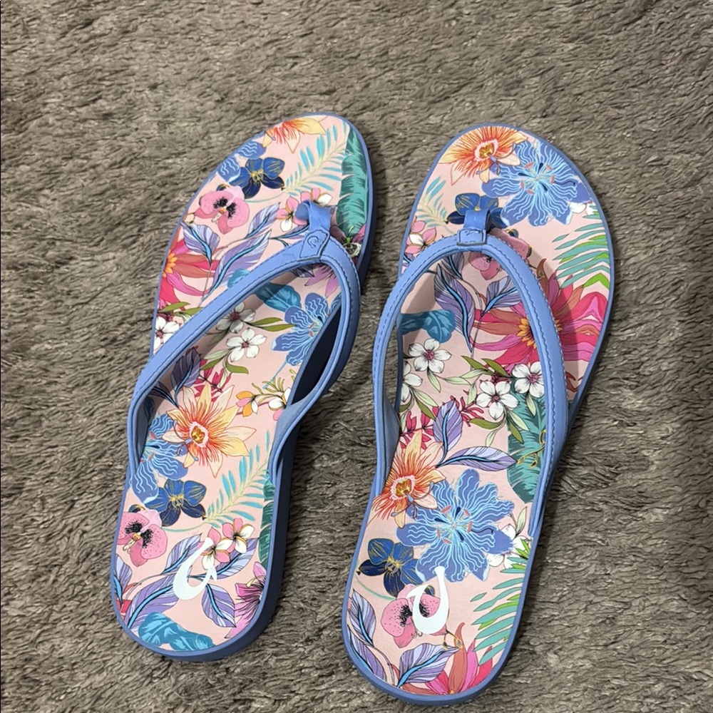 Worn once! Olukai Floral Women's Flip Flops size 10